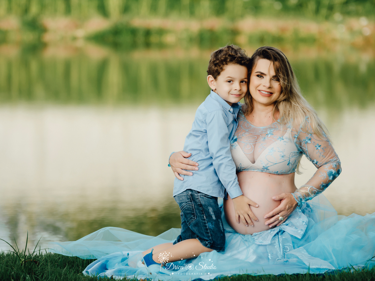 Ensaio família - ensaio fotográfico gestante - gestante - fotos casal - família - fotos ao ar livre - mãe e filho - fotos espontâneas - roupas gestante - gestação - drica studio fotografias - Xinguara - Pará 