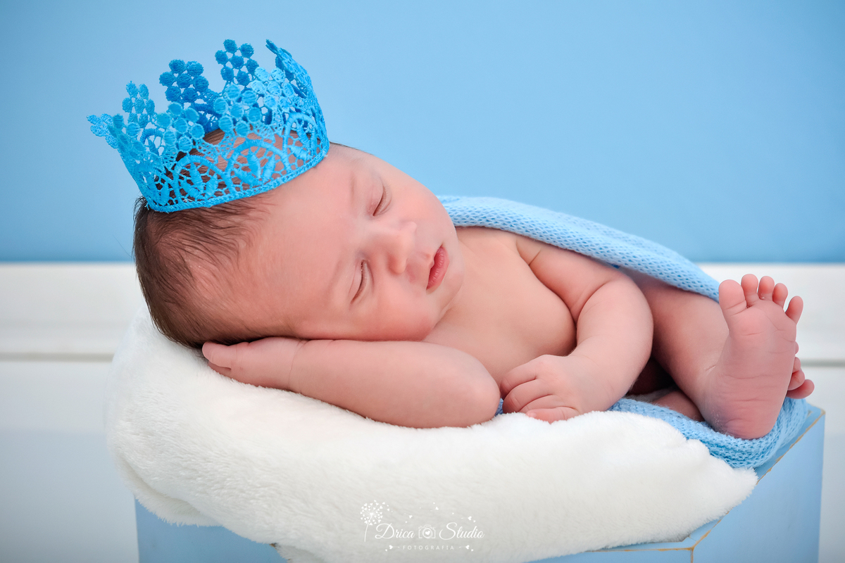 newborn - recém nascido - 11 dias - meu mundo azul - bebê - ensaio fotográfico de recém nascido - ensaio fotográfico bebê - fotos profissionais de bebê - príncipe dormindo - drica studio fotografias - xinguara - pará