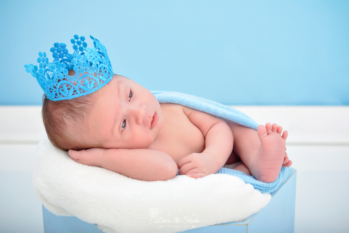 newborn - recém nascido - 11 dias - meu mundo azul - bebê - ensaio fotográfico de recém nascido - ensaio fotográfico bebê - fotos profissionais de bebê - fotos recém nascido de olho aberto - drica studio fotografias - xinguara - pará