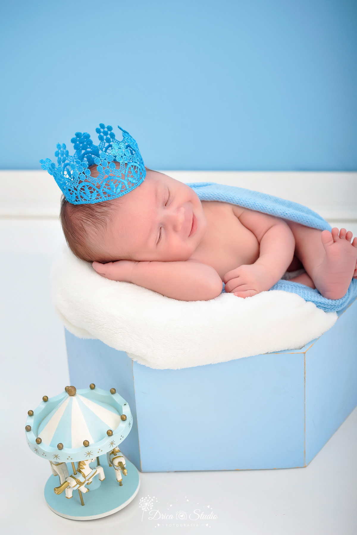 newborn - recém nascido - 11 dias - meu mundo azul - bebê - ensaio fotográfico de recém nascido - ensaio fotográfico bebê - fotos profissionais de bebê - recém nascido sorrindo - drica studio fotografias - xinguara - pará