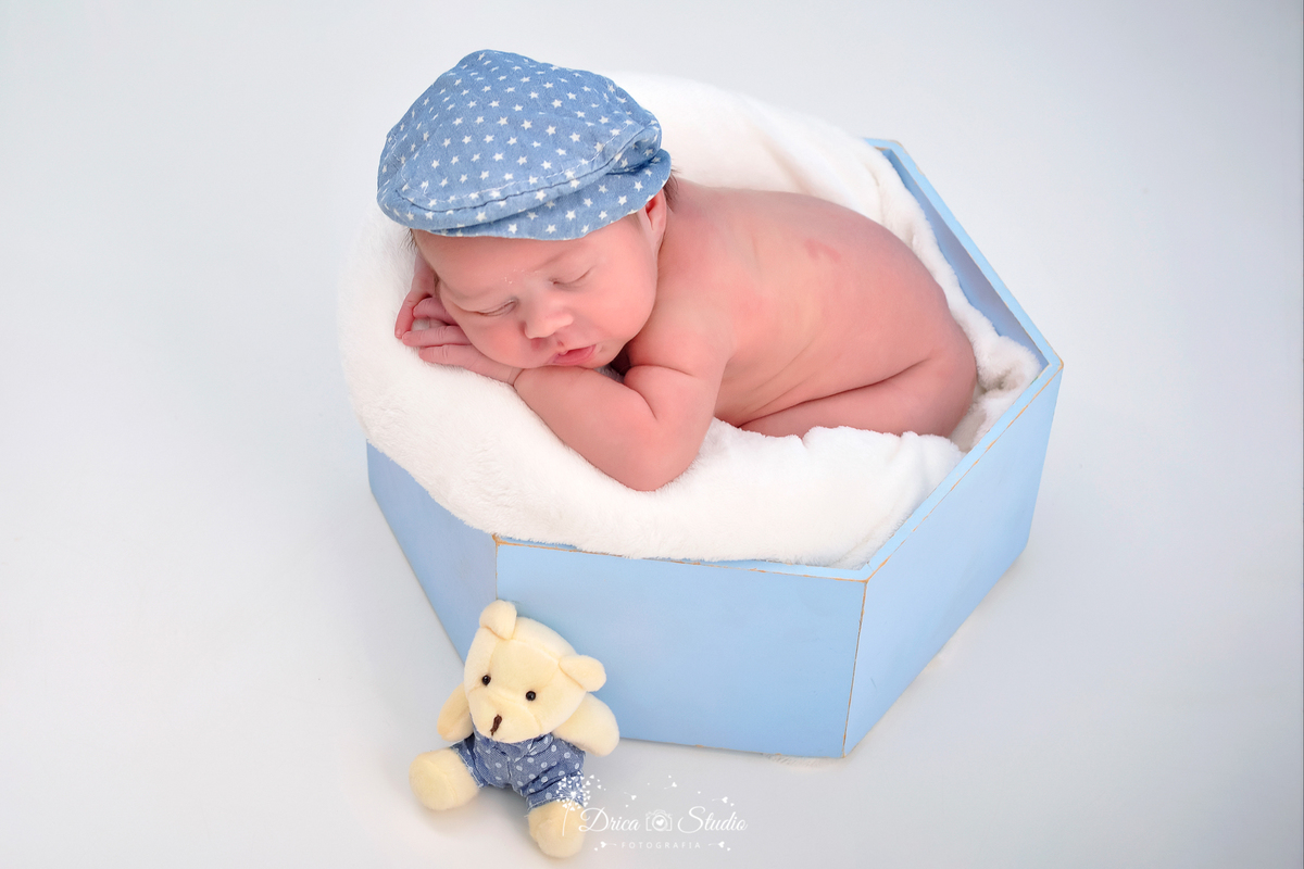 newborn - recém nascido - 11 dias - meu mundo azul - bebê - ensaio fotográfico de recém nascido - ensaio fotográfico bebê - fotos profissionais de bebê - fotos de sinal de nascença - ursinho - drica studio fotografias - xinguara - pará