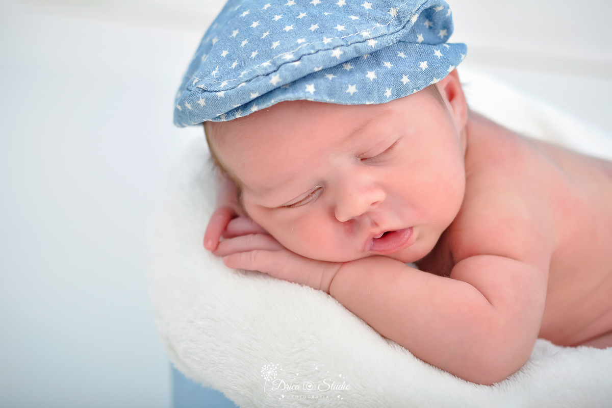newborn - recém nascido - 11 dias - meu mundo azul - bebê - ensaio fotográfico de recém nascido - ensaio fotográfico bebê - fotos profissionais de bebê - fotos de bebê dormindo - drica studio fotografias - xinguara - pará