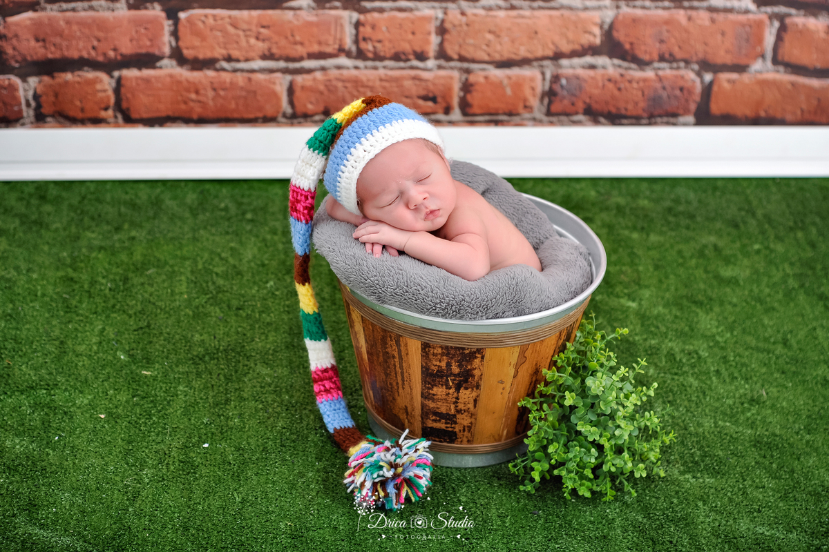 newborn - recém nascido - 11 dias - meu mundo azul - bebê - ensaio fotográfico de recém nascido - ensaio fotográfico bebê - fotos profissionais de bebê - chapéu infantil - bebê dormindo - drica studio fotografias - xinguara - pará