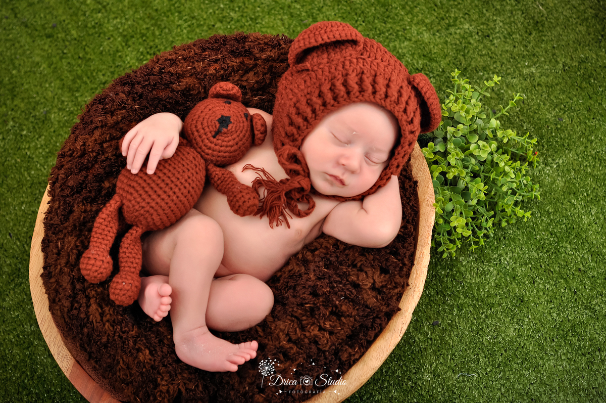 newborn - recém nascido - 11 dias - meu mundo azul - bebê - ensaio fotográfico de recém nascido - ensaio fotográfico bebê - fotos profissionais de bebê - fotos de bebê dormindo - ursinho marrom - drica studio fotografias - xinguara - pará