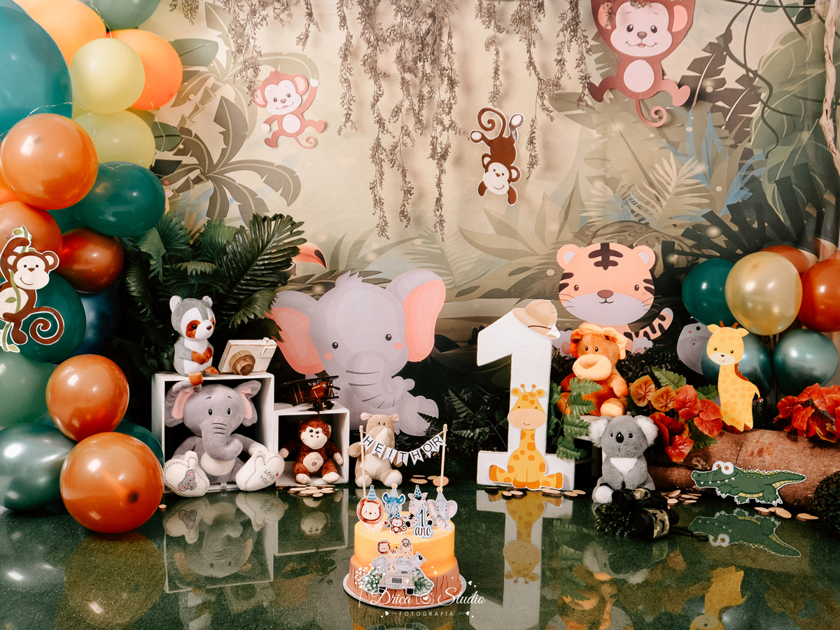 Safari - smash de cake - cenário - fotos - meu mundo azul - temas de aniversários diferentes - fotos de 1 aninho - bolo - temas para aniversario - ensaio infantil - menino - estilo - meu primeiro aninho - Drica Studio - Xinguara - Pará