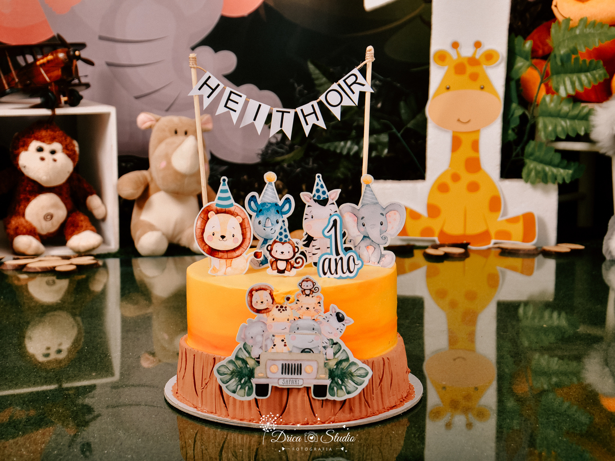 Safari - smash de cake - cenário - fotos - meu mundo azul - fotos de 1 aninho - bolo - temas para aniversario - ensaio infantil - menino - estilo - meu primeiro aninho - bolo divertido - Drica Studio fotografia - Xinguara - Pará