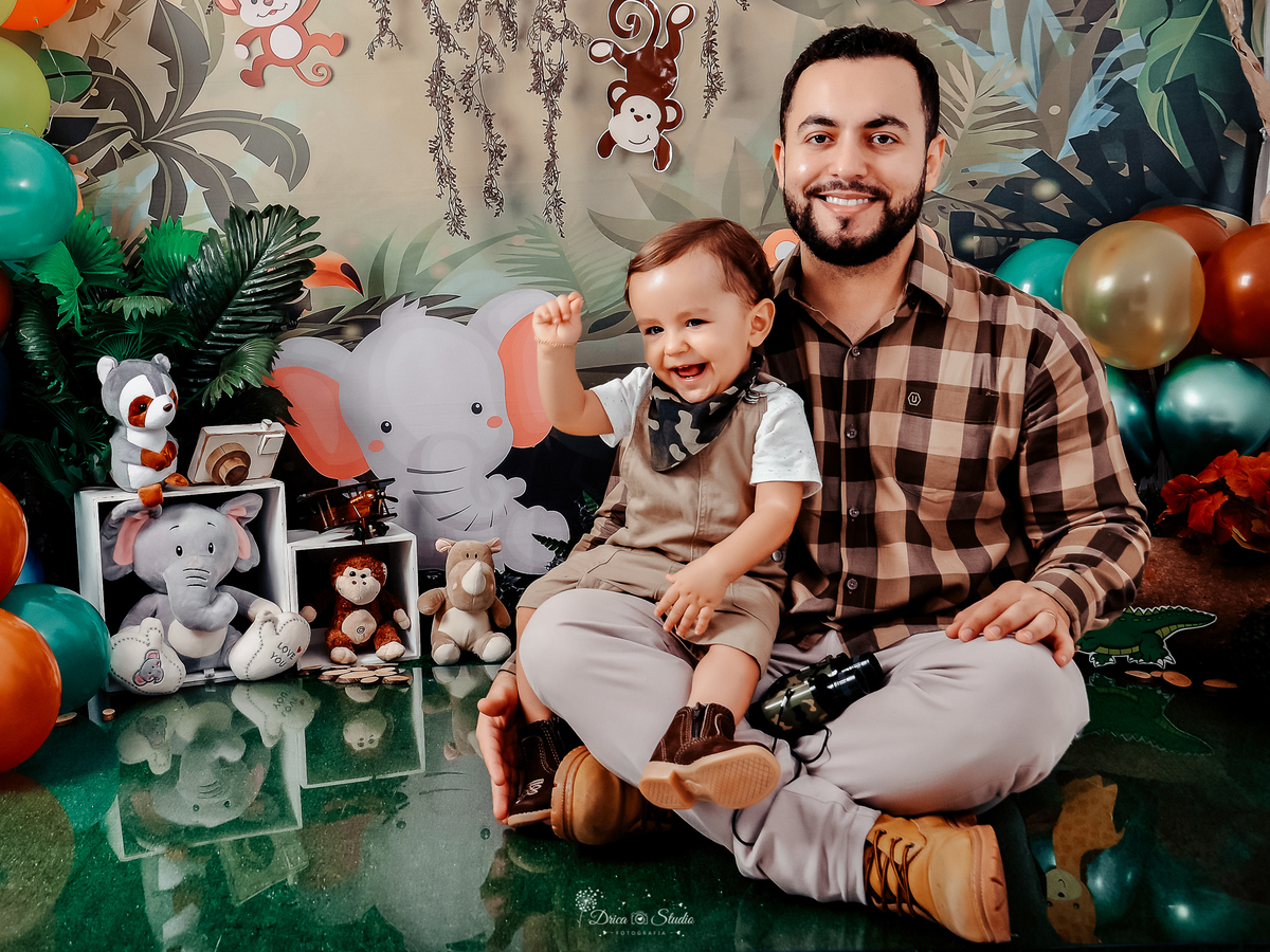 Safari - smash de cake - cenário - fotos - meu mundo azul - pai e filho -  fotos de 1 aninho - bolo - temas para aniversario - ensaio infantil - menino - estilo - meu primeiro aninho - Drica Studio - Xinguara - Pará