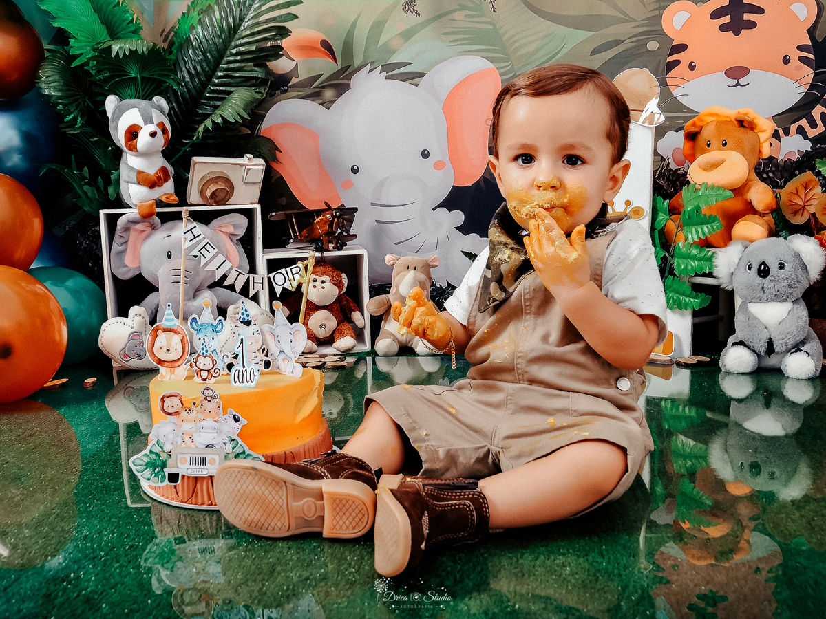 Safari - smash de cake - cenário - fotos - meu mundo azul - bagunça boa - fotos de 1 aninho - bolo - temas para aniversario - ensaio infantil - menino - estilo - meu primeiro aninho - Drica Studio - Xinguara - Pará