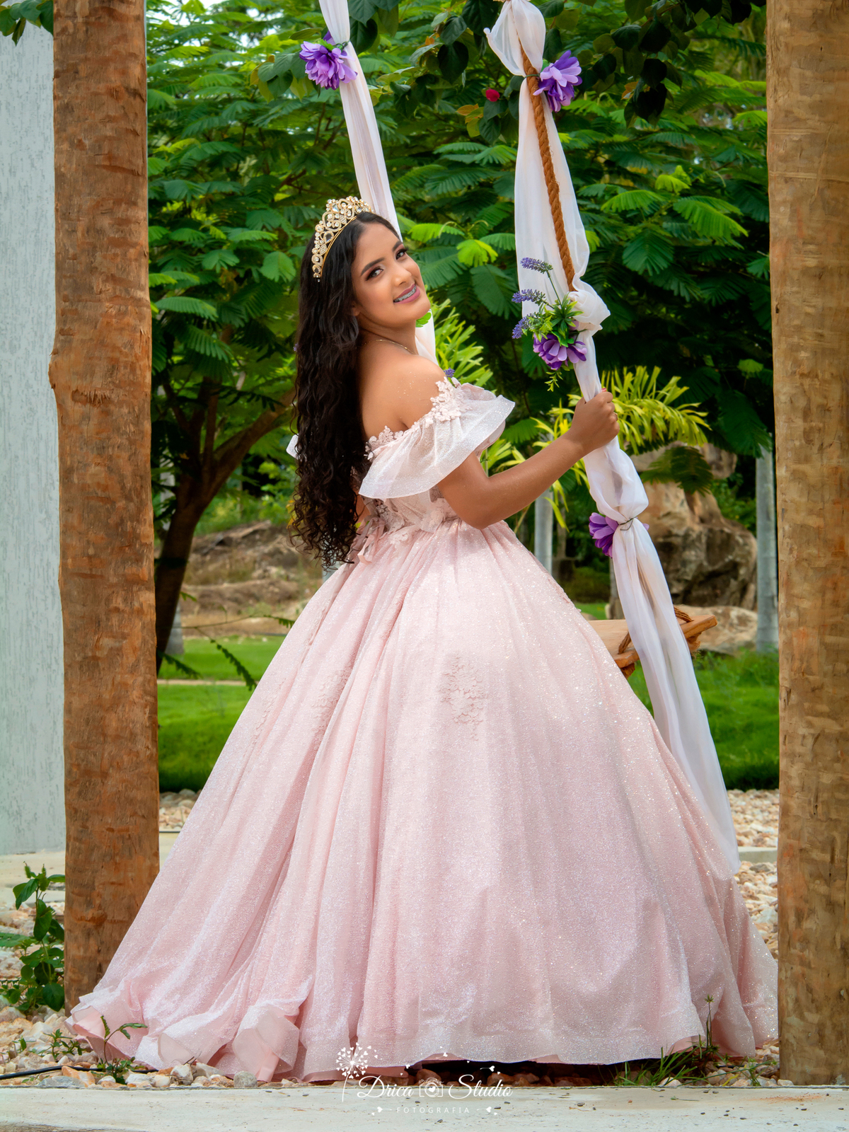 15 anos - Vestido - importante - mundo rosa - debutante - balanço - festa - dia magico - menina mulher - princesa - debutando - crescimento - juventude - Drica studio - Xinguara - Pará - fotografia 