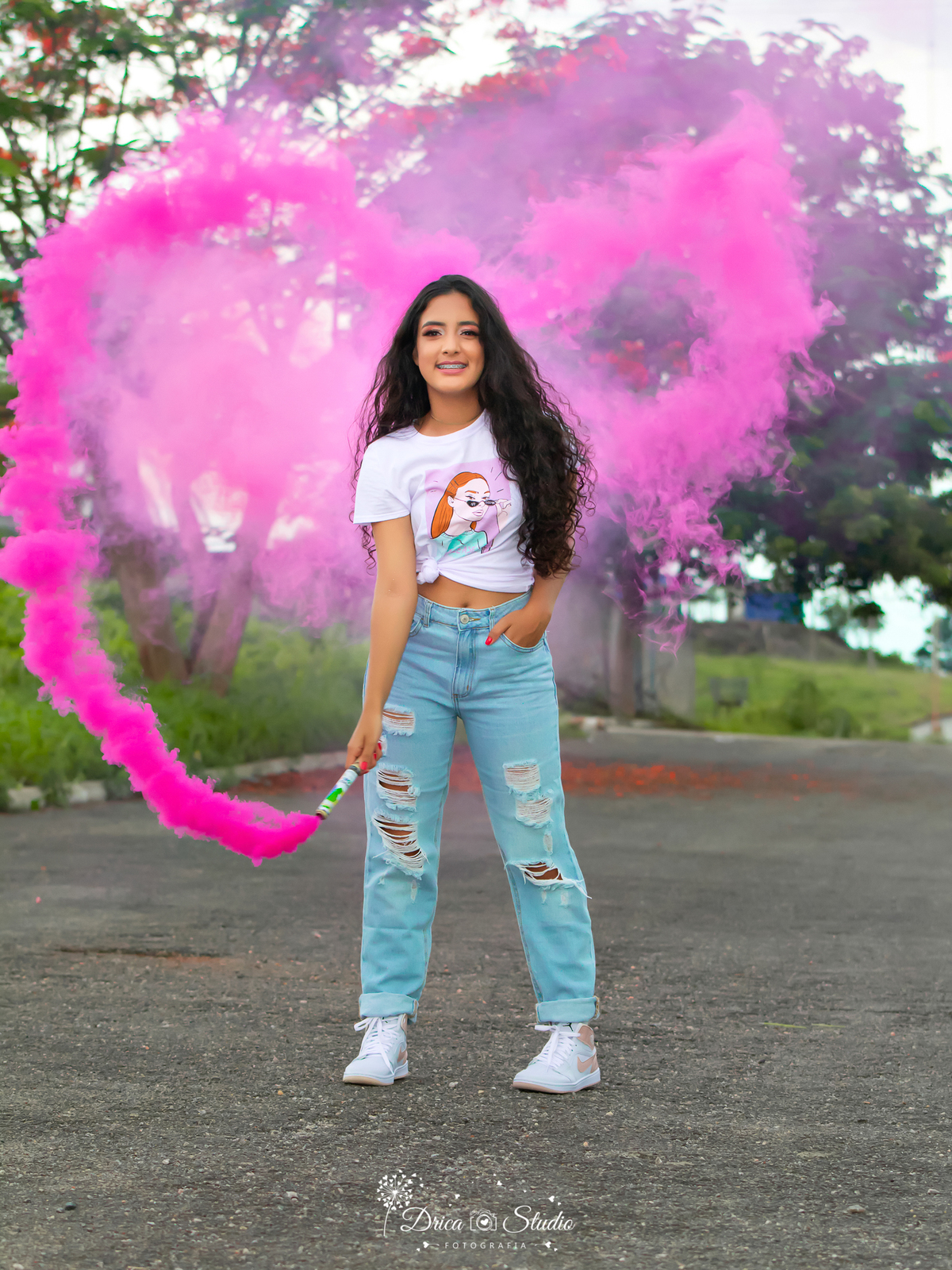 15 anos - Vestido - importante - mundo rosa - debutante - festa - dia magico - menina mulher - rosa - menina estilosa-  fotos com - confete - princesa - debutando - crescimento - juventude - Drica studio - Xinguara - Pará - fotografia 