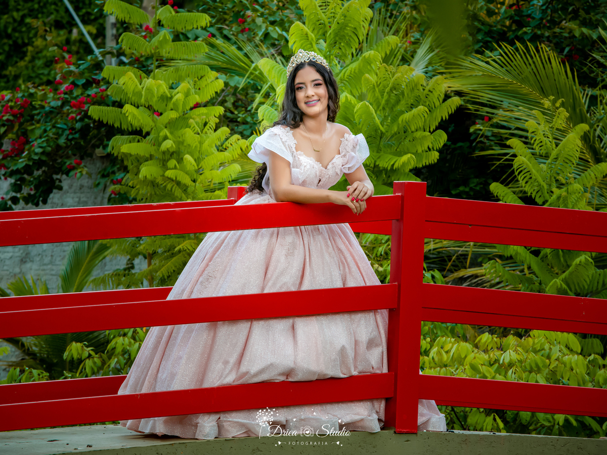 15 anos - Vestido - importante - mundo rosa - debutante - vestido de 15 anos rosa - festa - dia magico - menina mulher - princesa - debutando - crescimento - juventude - Drica studio - Xinguara - Pará - fotografia 