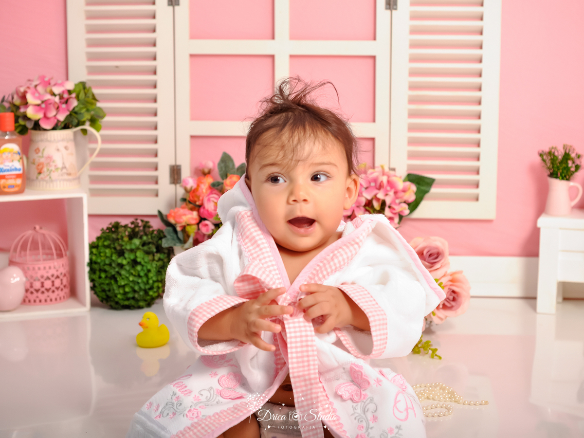 Cenário - Sessão de fotos - meu mundo rosa - banheira - banho divertido - fotos de bebês banhando - roupão - infantil - ideias criativas de cenários - Xinguara - Pará - Drica studio 