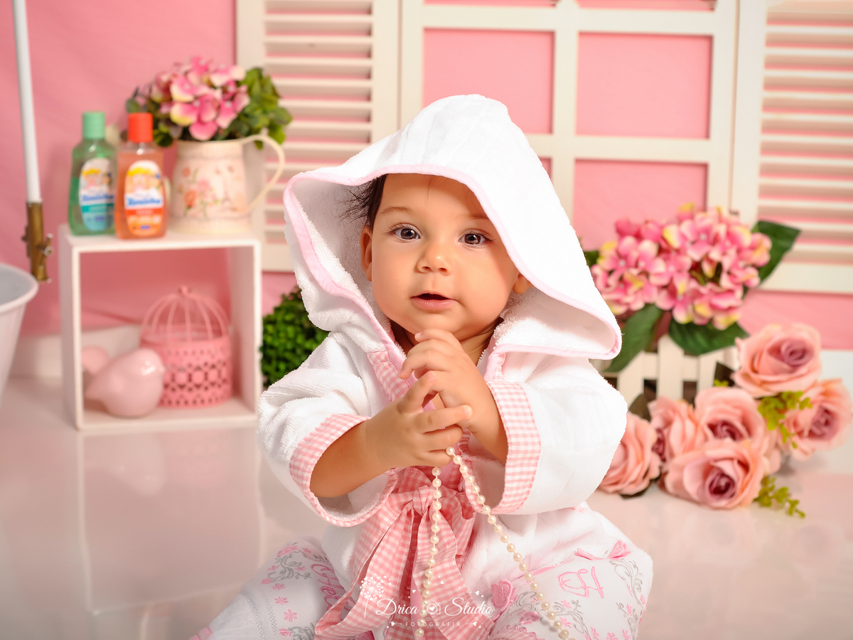 Cenário - Sessão de fotos - meu mundo rosa - banheira - banho divertido - fotos de bebês banhando - fotos de bebês com roupão - infantil - ideias criativas de cenários - Xinguara - Pará - Drica studio 