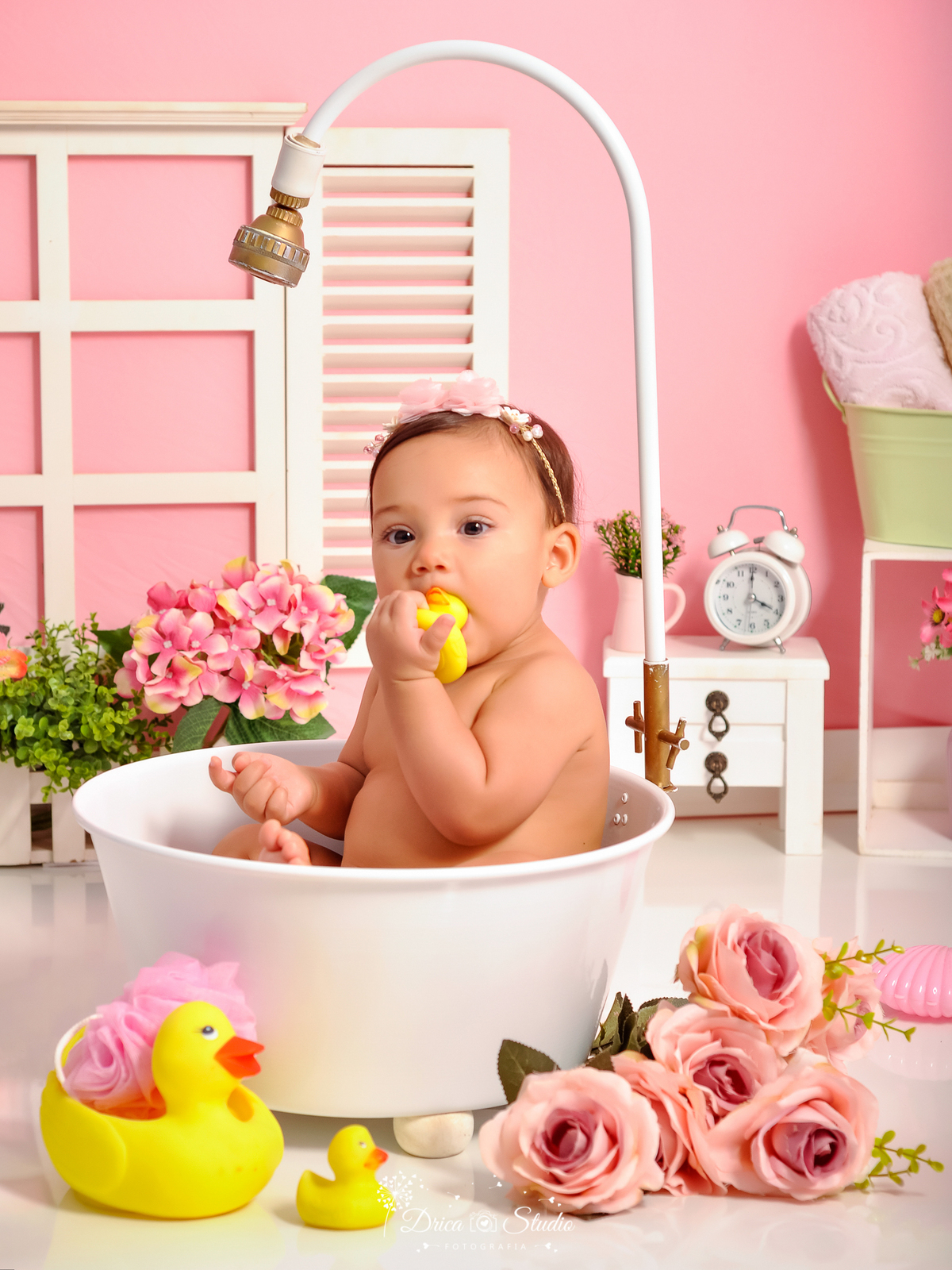 Cenário - Sessão de fotos - menina - meu mundo rosa - banheira - banho divertido - fotos de bebês banhando - infantil - ideias criativas de cenários - Xinguara - Pará - Drica studio 