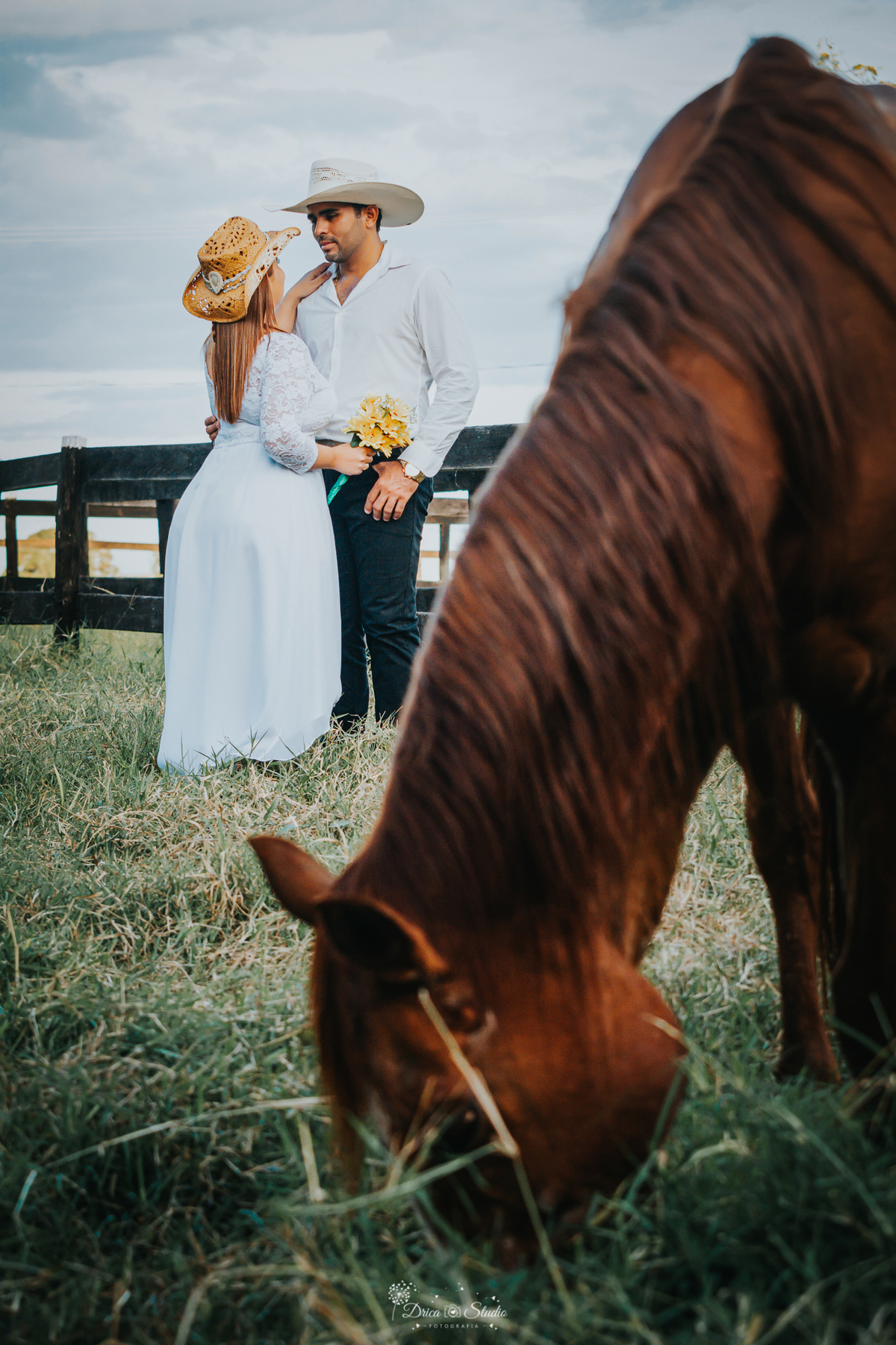 casamento - união - matrimônio - enlace - consórcio - casório - esposo - noivo - noiva - marido -  fotos de casamento com cavalo - companheiro - padrinho - nubente - senhora - Drica Studio - fotografia - Xinguara - Pará 