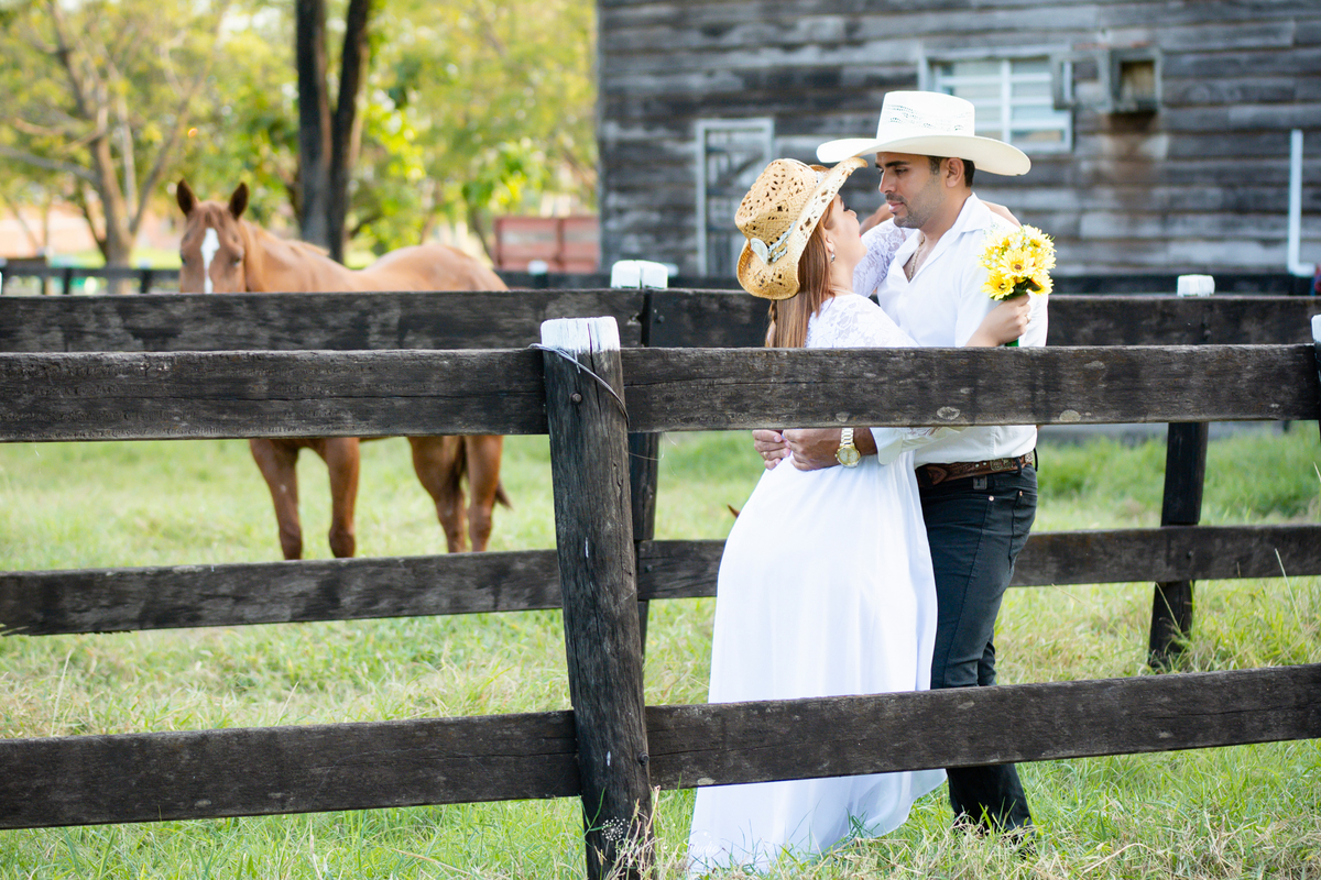 casamento - união - matrimônio - enlace - consórcio - casório - esposo - casal da fazenda -  noivo - noiva - marido - cavalo -companheiro - padrinho - nubente - senhora - Drica Studio - fotografia - Xinguara - Pará 