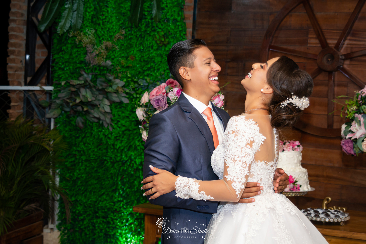 nó - esposório - fotos de casal feliz -casório - conjúgio - conúbio - enlace - esponsais - matrimônio - noivado - união - bodas - núpcias - casamento - Xinguara - Pará - Drica studio