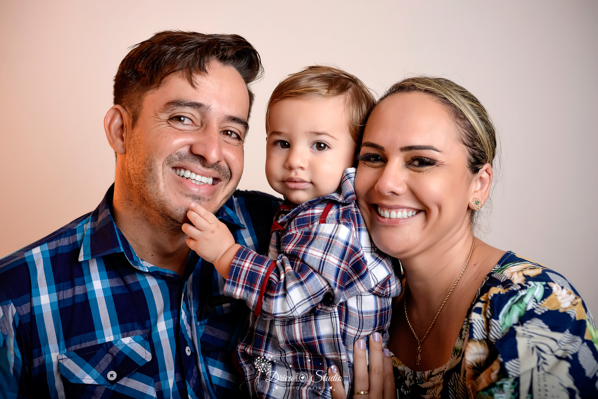 Fazendinha - Cenário - smash de cake - Fotografia - fotos de 1 ano - Cenário para aniversario - fazenda - bolo - bagunça - Xinguara - Pará - Drica Studio - bebê - country - pai e mãe