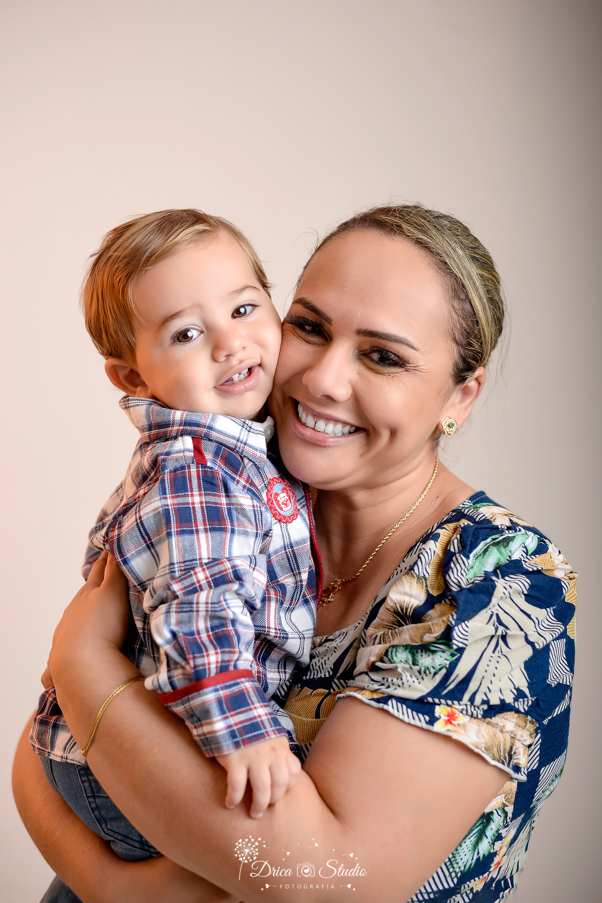 Fazendinha - Cenário - smash de cake - Fotografia - fotos de 1 ano - Cenário para aniversario - fazenda - bolo - bagunça - Xinguara - Pará - Drica Studio - bebê - country - mãe e filho
