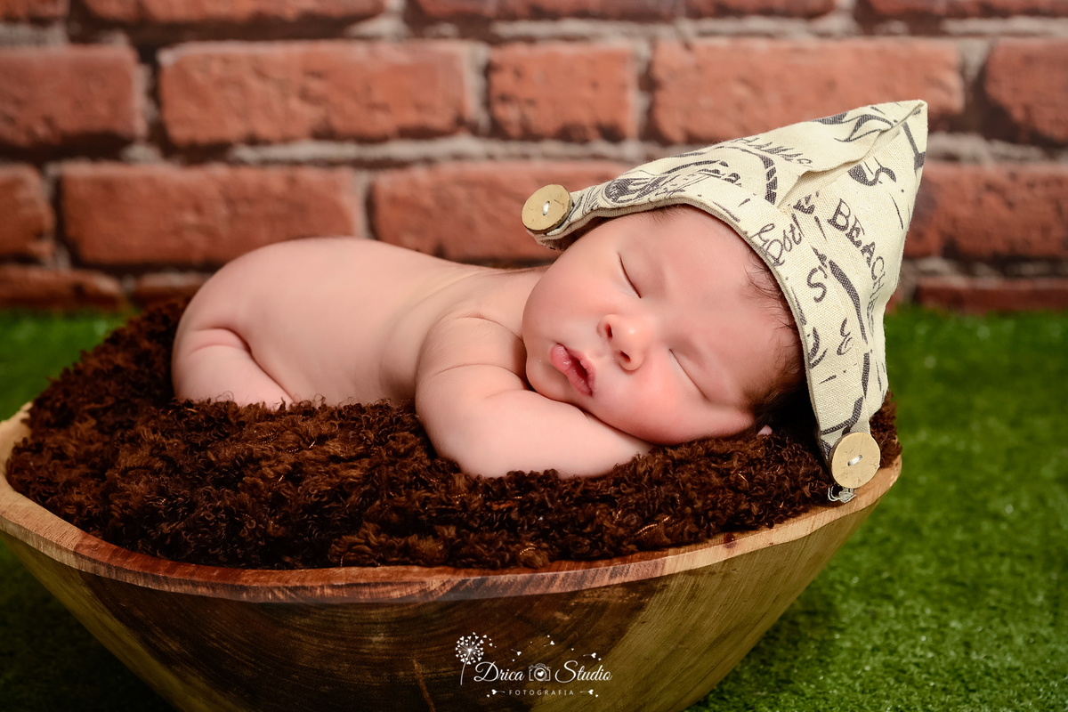 Newborn - Recém nascido - bebê - amor incondicional - fotos de bebê recém nascido - chapeuzinho maluco - meu mundo azul - chegando ao mundo - fofinhos - Xinguara - Pará - Drica studio - Xinguara 