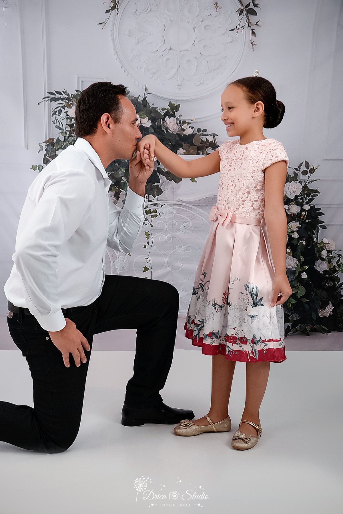 Família - bodas de estanho - 10 anos - família feliz - casamento - marido e mulher - irmãos - pai e filha - família completa - casados - fotos em studio - reunida - Xinguara - Pará Drica studio - fotografia 