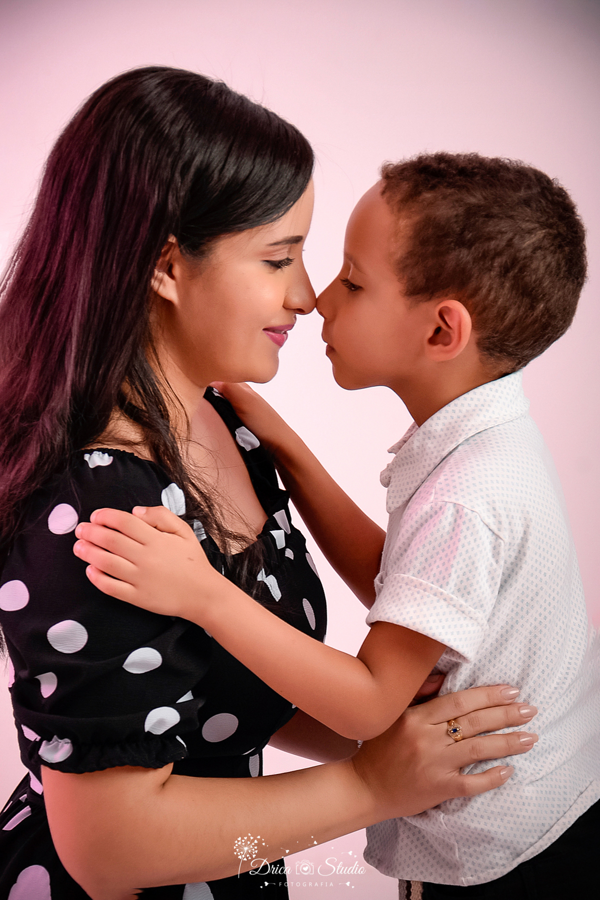 Família - bodas de estanho - 10 anos - família feliz - casamento - marido e mulher - narizinho - irmãos -família completa - casados - fotos em studio - reunida - Xinguara - Pará Drica studio - fotografia 