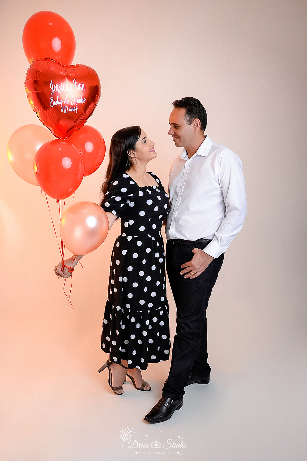 Família - bodas de estanho - 10 anos - família feliz - casamento - marido e mulher - irmãos - casal unido - família completa - casados - fotos em studio - reunida - Xinguara - Pará Drica studio - fotografia 