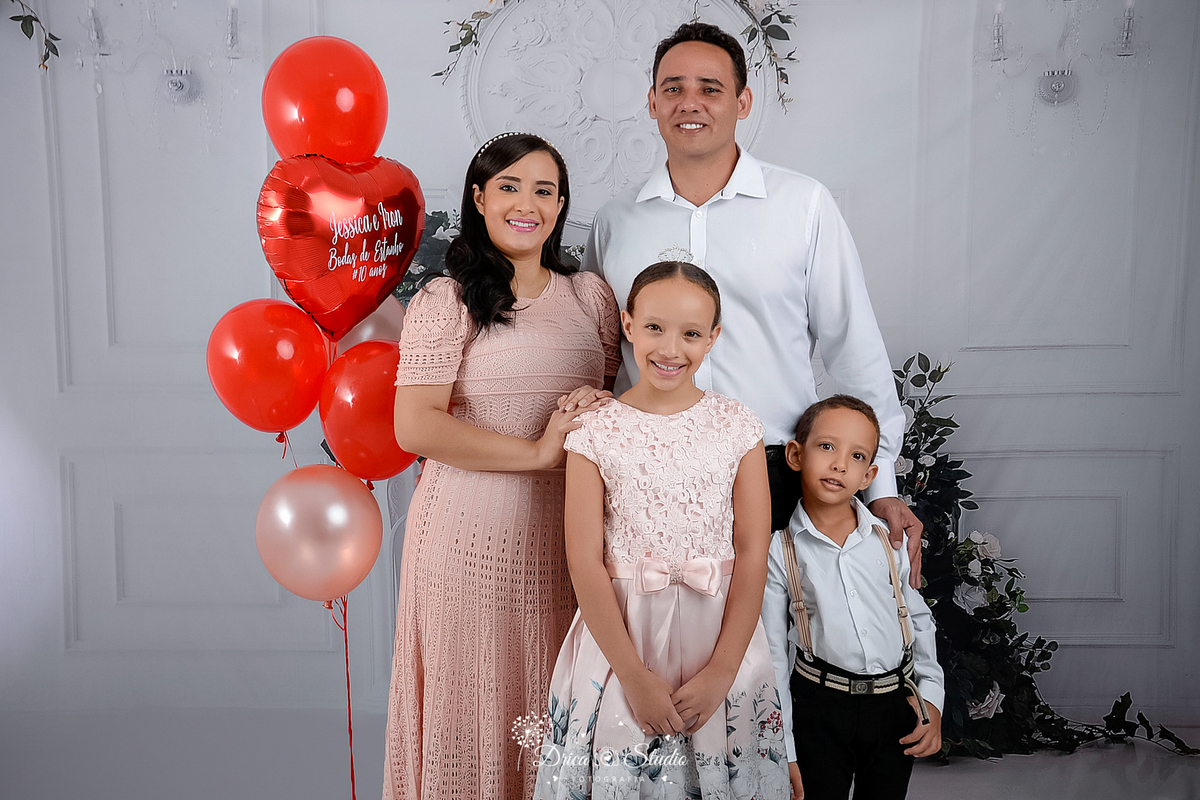 Família - bodas de estanho - 10 anos - família feliz - casamento - união - marido e mulher - irmãos -família completa - casados - fotos em studio - reunida - Xinguara - Pará Drica studio - fotografia 