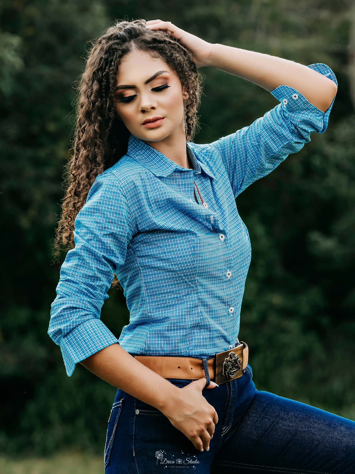 18 anos - fotos externas - fotos ao ar livre - amadurecimento - aniversário - fotos profissionais de aniversário - princesa - vestidos - cacheadas - fotos em fazenda - fotos country - mulher - cavalo - xinguara - drica studio - Pará