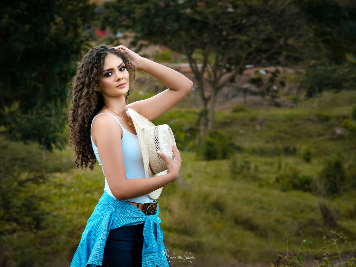 18 anos - fotos externas - fotos ao ar livre - amadurecimento - aniversário - fotos profissionais de aniversário - princesa - vestidos - cacheadas - fotos em fazenda - fotos country - mulher - cavalo - xinguara - drica studio - Pará