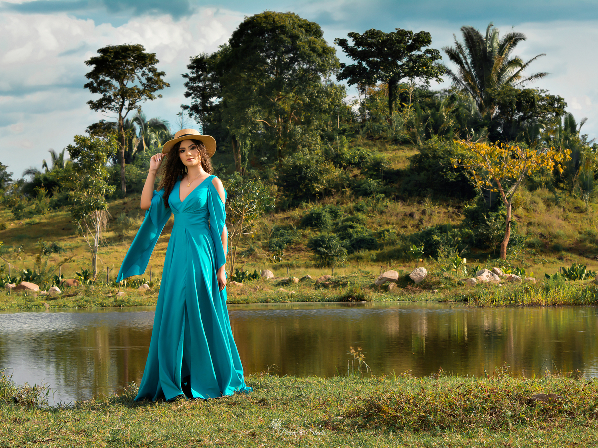 18 anos - fotos externas - fotos ao ar livre - amadurecimento - aniversário - fotos profissionais de aniversário - princesa - vestidos - cacheadas - fotos em fazenda - fotos country - mulher - cavalo - xinguara - drica studio - Pará