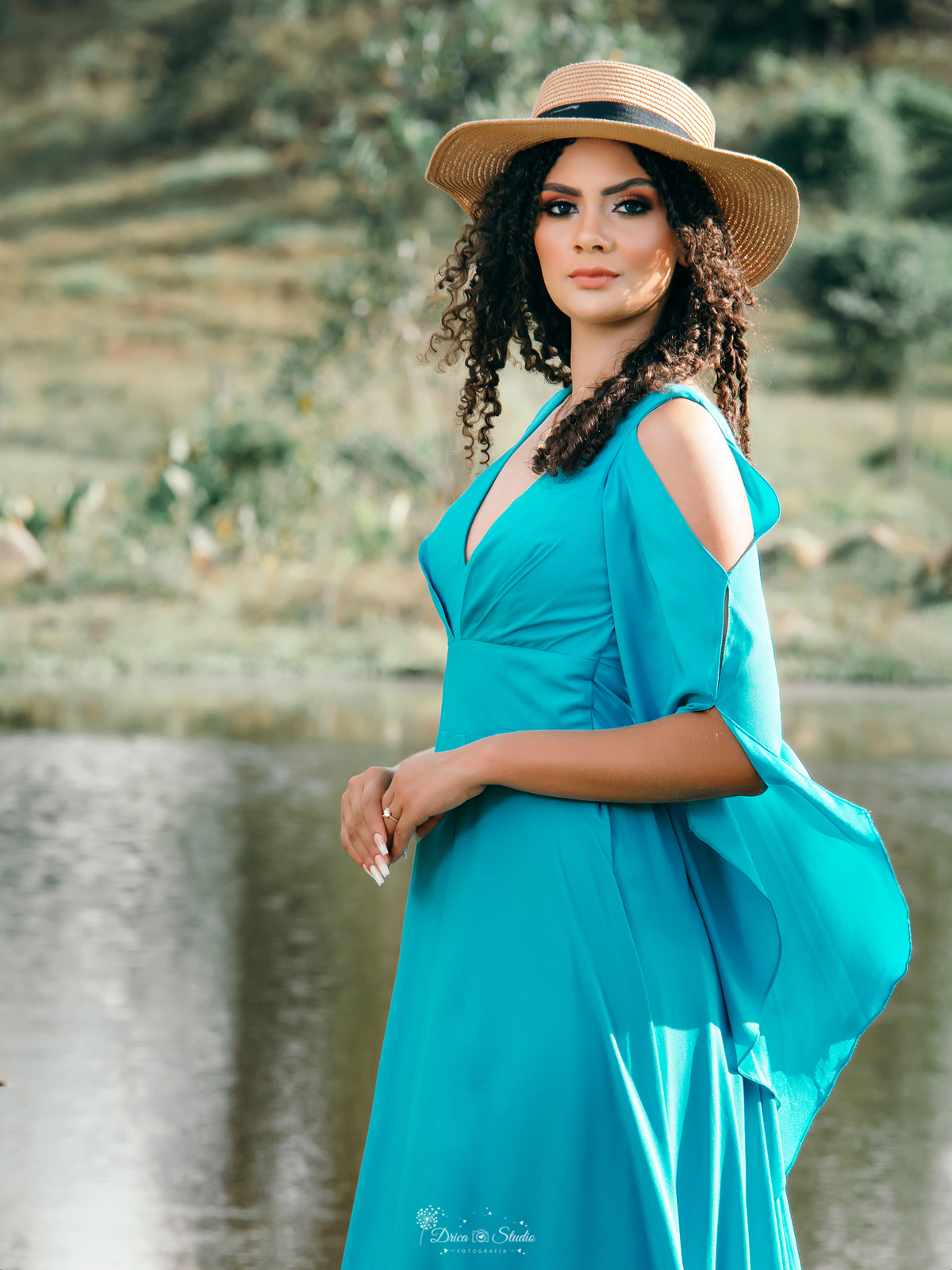 18 anos - fotos externas - fotos ao ar livre - amadurecimento - aniversário - fotos profissionais de aniversário - princesa - vestidos - cacheadas - fotos em fazenda - fotos country - mulher - cavalo - xinguara - drica studio - Pará