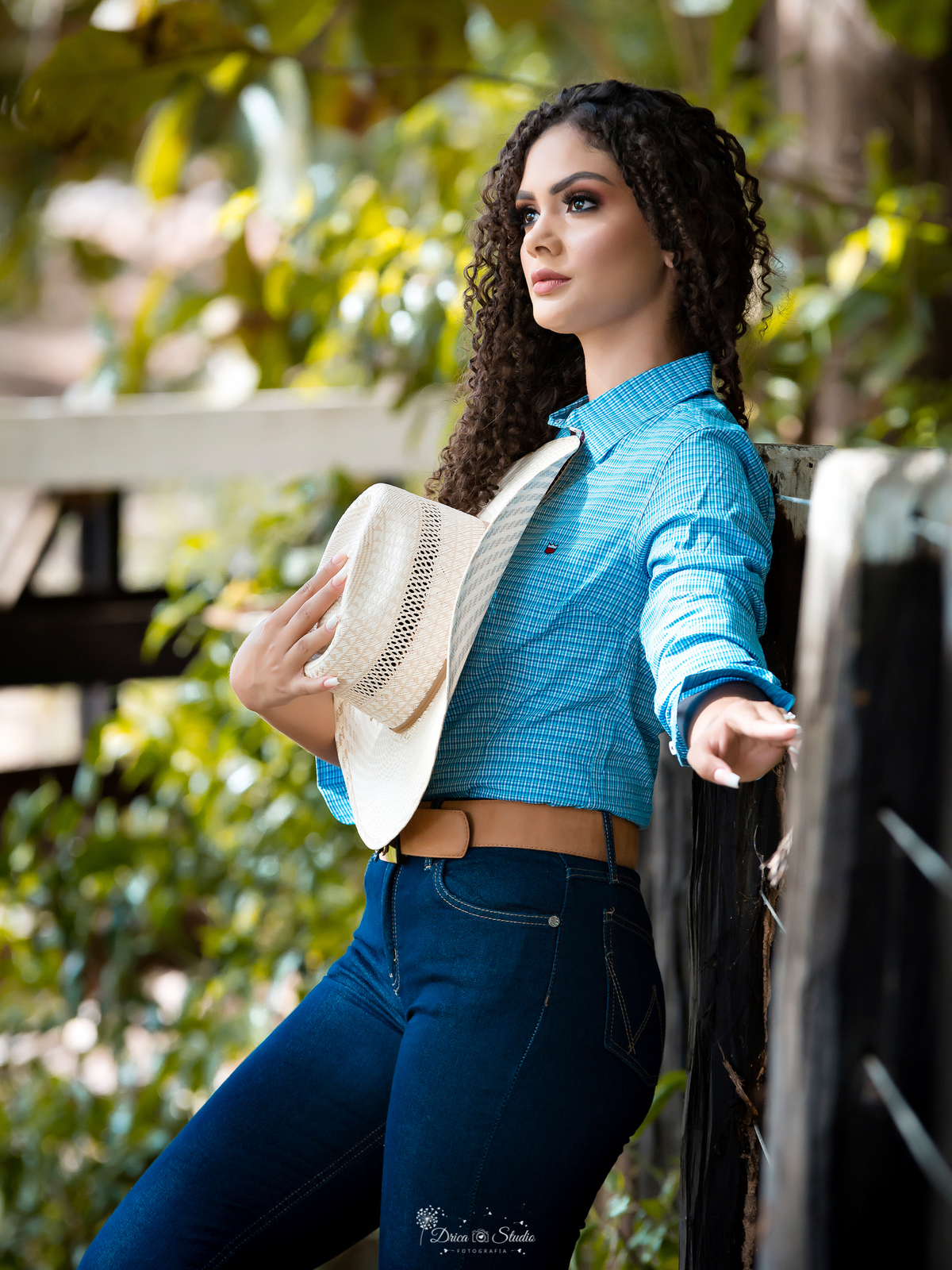 18 anos - fotos externas - fotos ao ar livre - amadurecimento - aniversário - fotos profissionais de aniversário - princesa - vestidos - cacheadas - fotos em fazenda - fotos country - mulher - cavalo - xinguara - drica studio - Pará