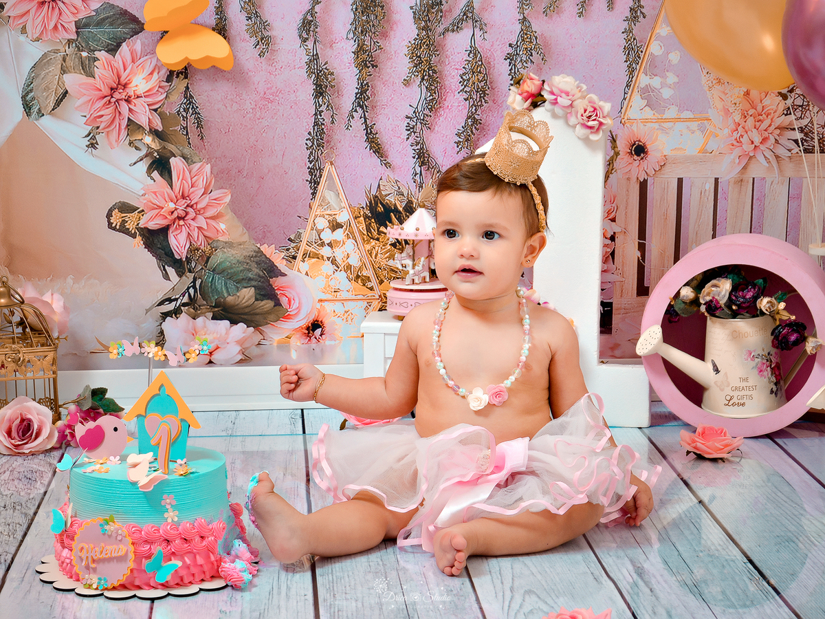 Smash de cake -  flores - jardim - fotos de criança - primeiro aninho - aniversário - meu mundo rosa - Cenário - fotografia - bolo - Xinguara - Drica studio - Pará - mêsversário - roupinha 