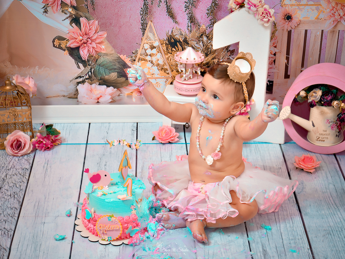 Smash de cake -  flores - jardim - fotos de criança - primeiro aninho - aniversário - meu mundo rosa - Cenário - fotografia - alegria -  bolo - Xinguara - Drica studio - Pará - mêsversário 