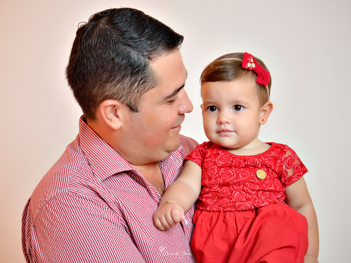 Smash de cake -  flores - jardim - fotos de criança - primeiro aninho - aniversário - meu mundo rosa - Cenário - fotografia - bolo - Xinguara - Drica studio - Pará - mêsversário - pai e filha