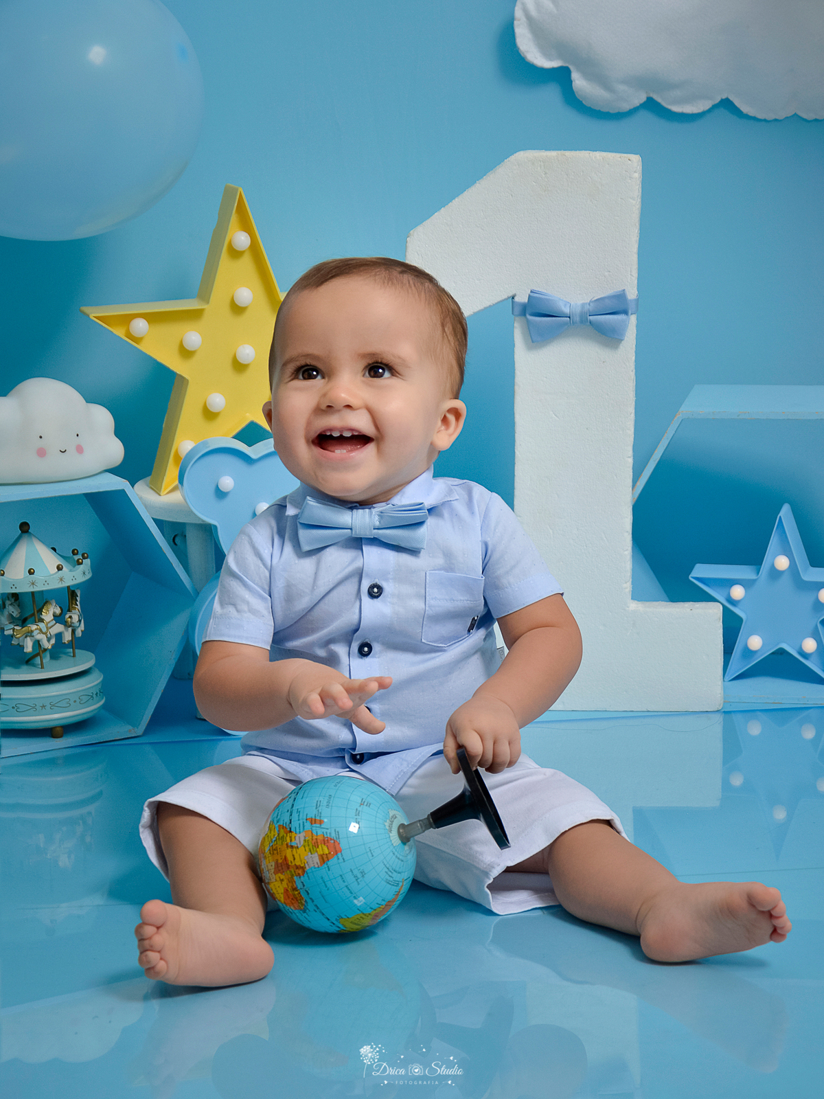 Smahs de cake - príncipe - menino - fofo - fotos infantis - cenário - meu mundo azul - meu primeiro aninho - 1 ano - balão - diversão - azul - fotos - fotografia - Xinguara - Pará  - sorriso