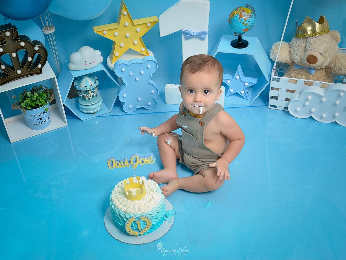 Smahs de cake - príncipe - menino - fofo - fotos infantis - cenário - meu mundo azul - meu primeiro aninho - 1 ano - balão - diversão - azul - fotos - fotografia - Xinguara - Pará 
