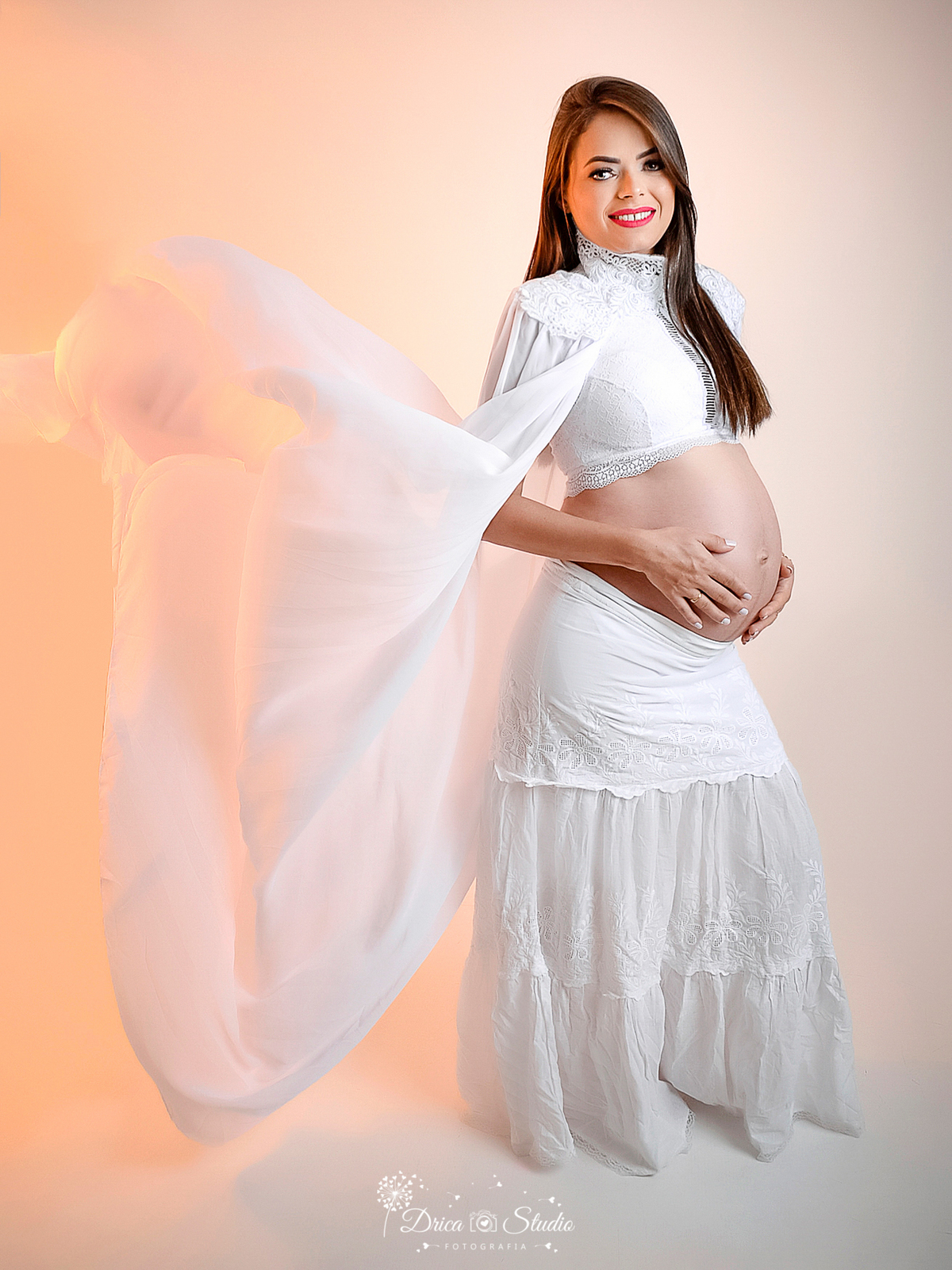 Gestante - mãe - gestação - filho - studio - fotos em studio - fotografia - meses - bebê - 9 meses - mamãe - crescimento - evolução - Xinguara - Pará - Drica studio -  studio fundo branco