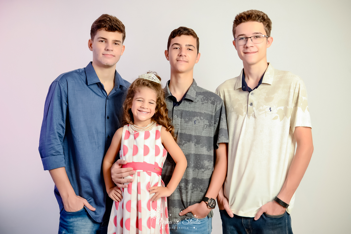 Aniversário - menina - 5 anos - bolo -  fotos infantis - criança - diversão - tema - frozen - tema para festa infantil - família - mãe de menina - infantil - crescimento - Xinguara - Pará - Drica studio - Fotografia - irmão