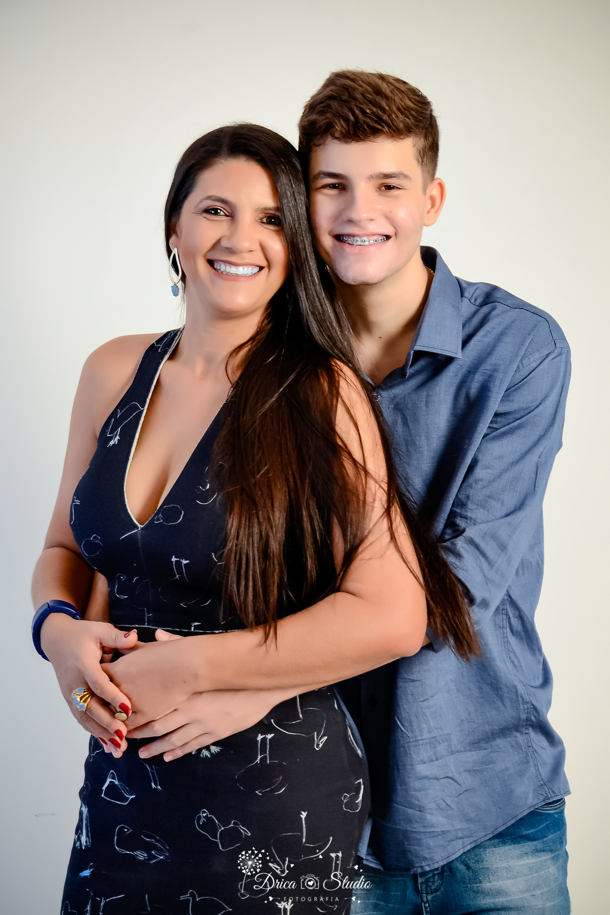 Aniversário - menina - 5 anos - bolo -  fotos infantis - criança - diversão - tema - frozen - tema para festa infantil - família - mãe de menina - infantil - crescimento - Xinguara - Pará - Drica studio - Fotografia - mãe e filho