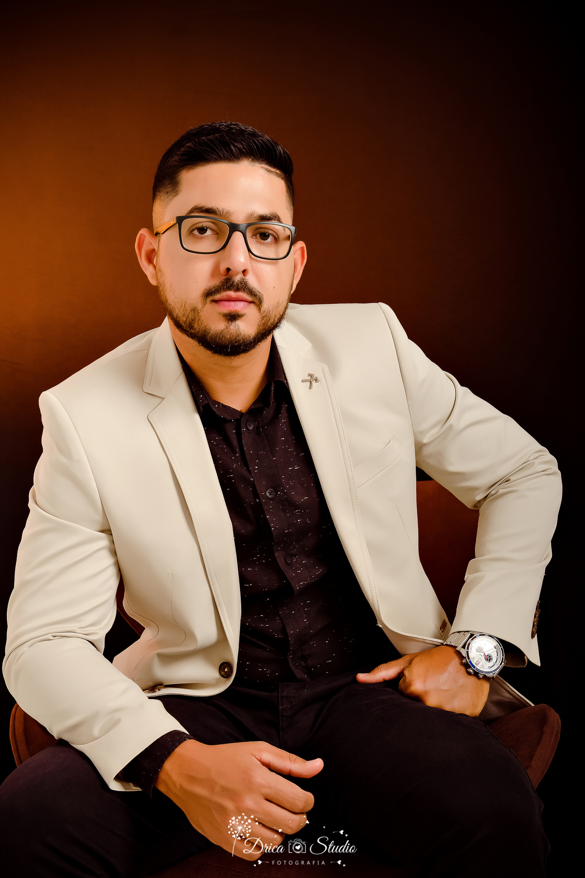 Formação - profissionais - trabalho - fotos em studio - publicidade - fotos em studio masculina - fotos em fundo preto - fundo branco - Xinguara - Fotografia - Drica Studio - Pará