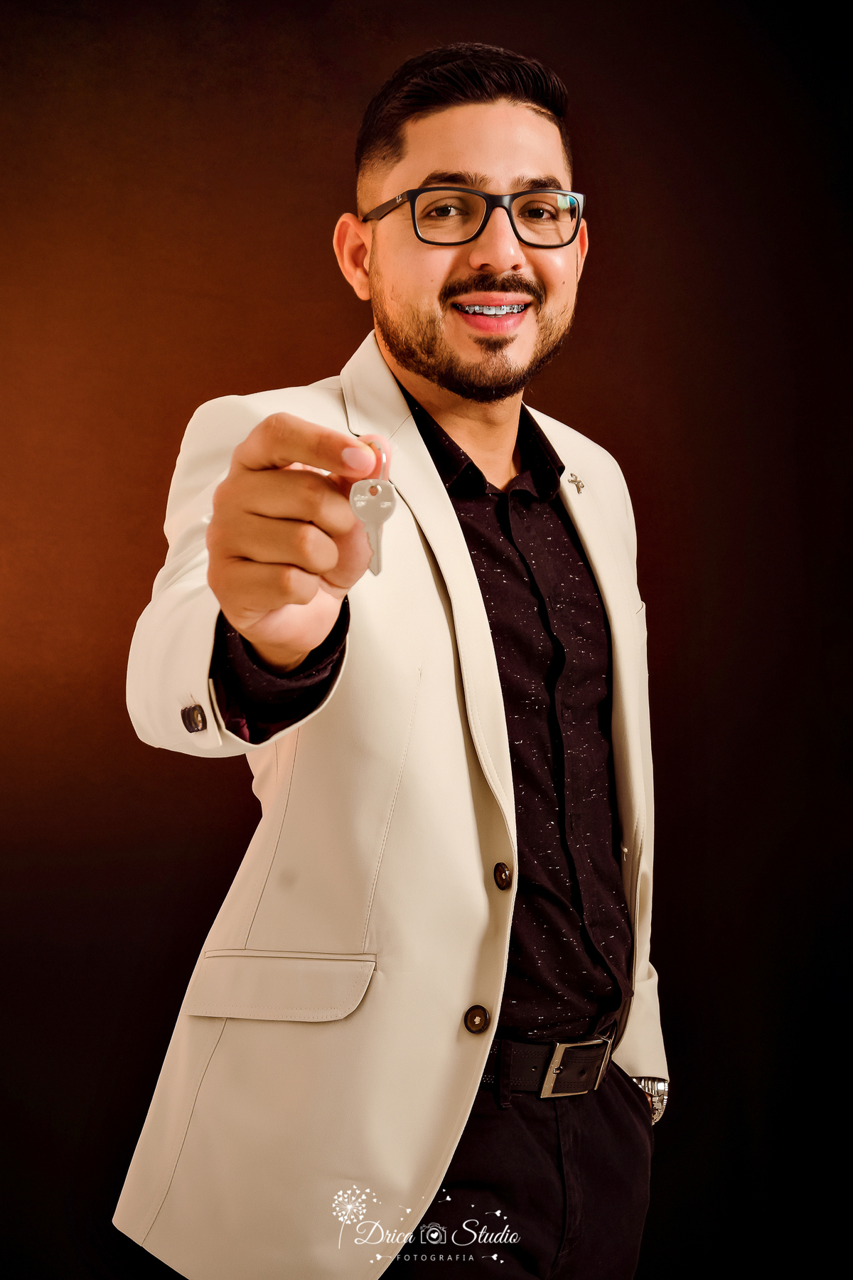 Formação - profissionais - trabalho - fotos em studio - publicidade - fotos em studio masculina - fotos em fundo preto - fundo branco - Xinguara - Fotografia - Drica Studio - Pará - chave