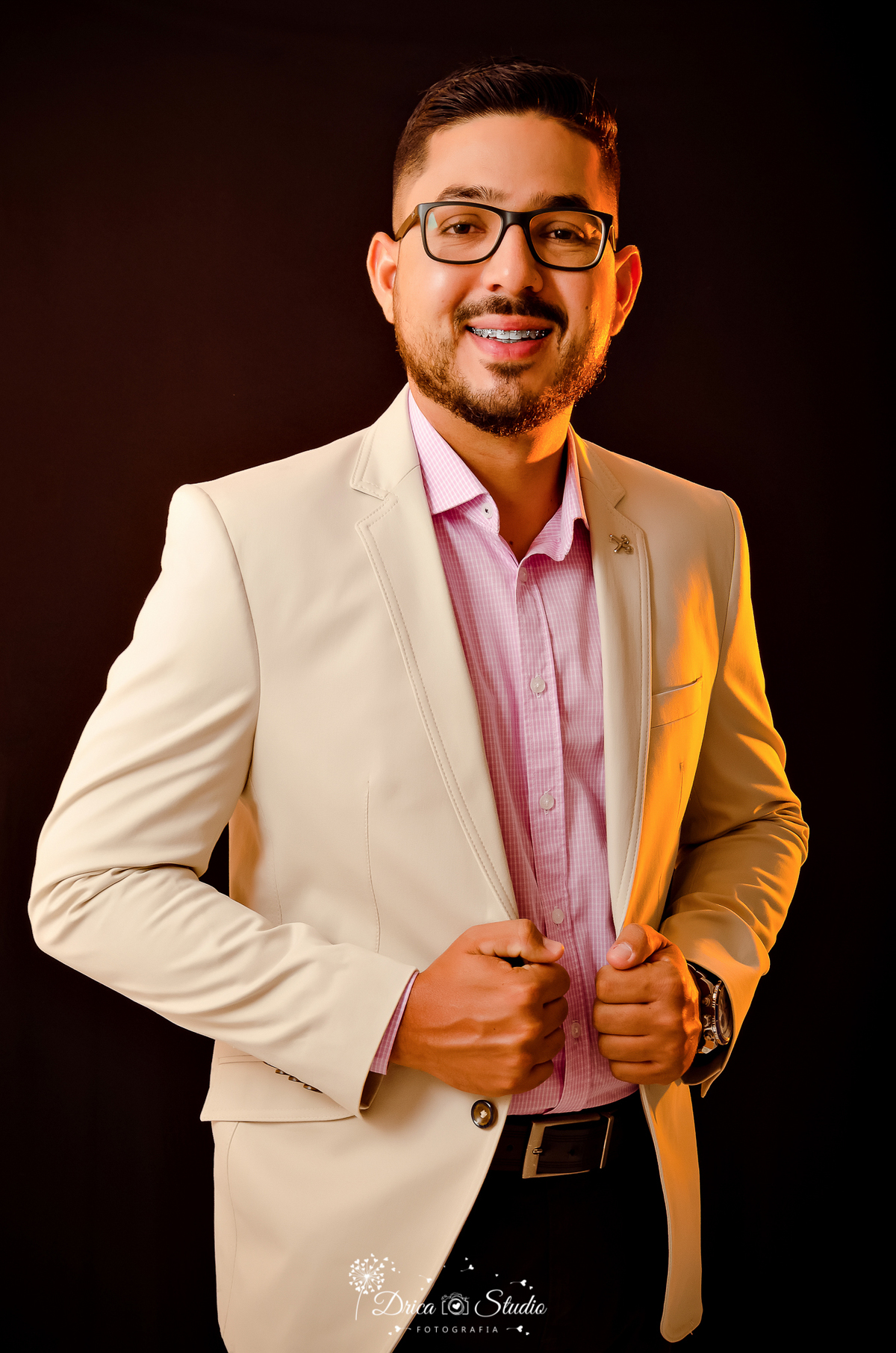 Formação - profissionais - trabalho - fotos em studio - publicidade - fotos em studio masculina - fotos em fundo preto - fundo branco - Xinguara - Fotografia - Drica Studio - Pará