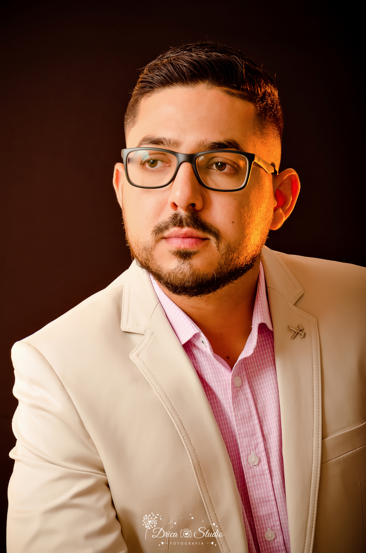 Formação - profissionais - trabalho - fotos em studio - publicidade - fotos em studio masculina - fotos em fundo preto - fundo branco - Xinguara - Fotografia - Drica Studio - Pará