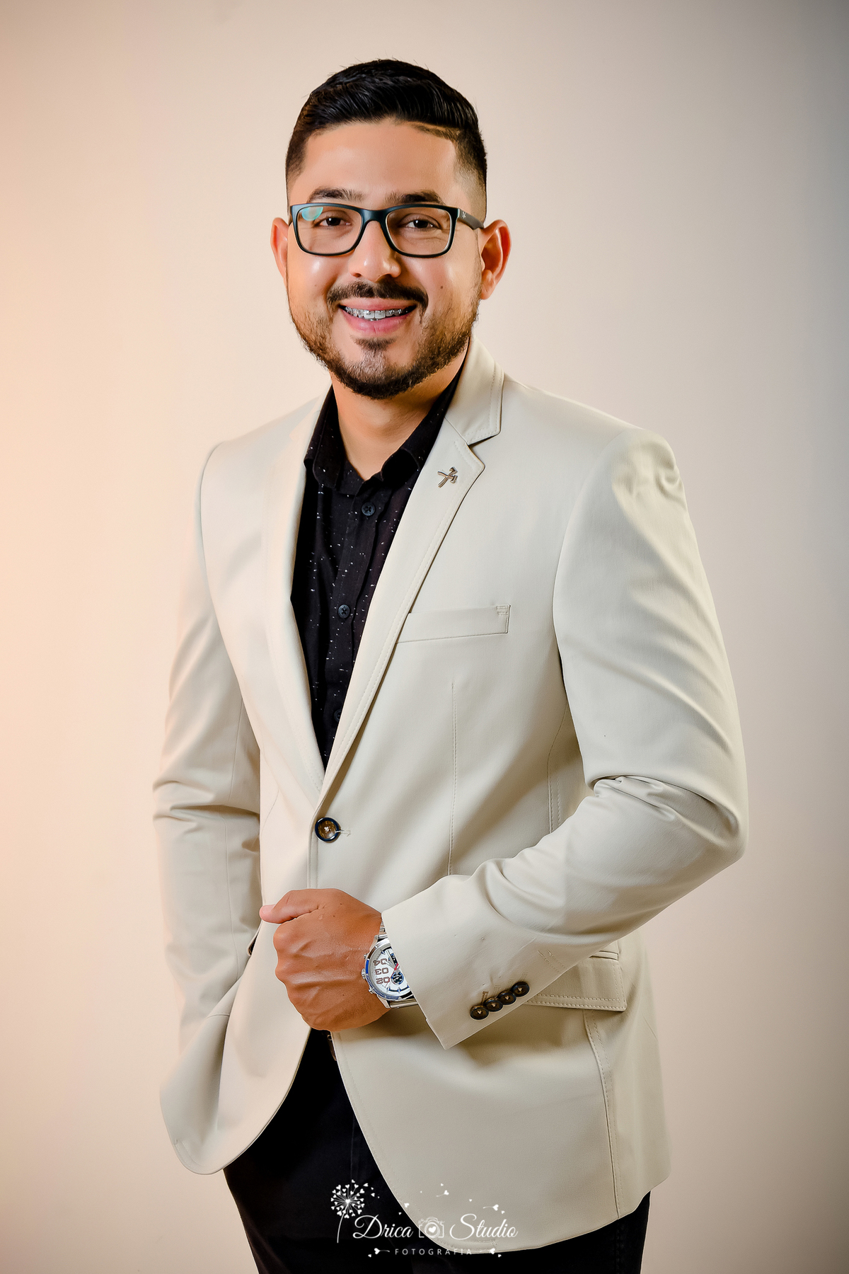 Formação - profissionais - trabalho - fotos em studio - publicidade - fotos em studio masculina - fotos em fundo preto - fundo branco - Xinguara - Fotografia - Drica Studio - Pará