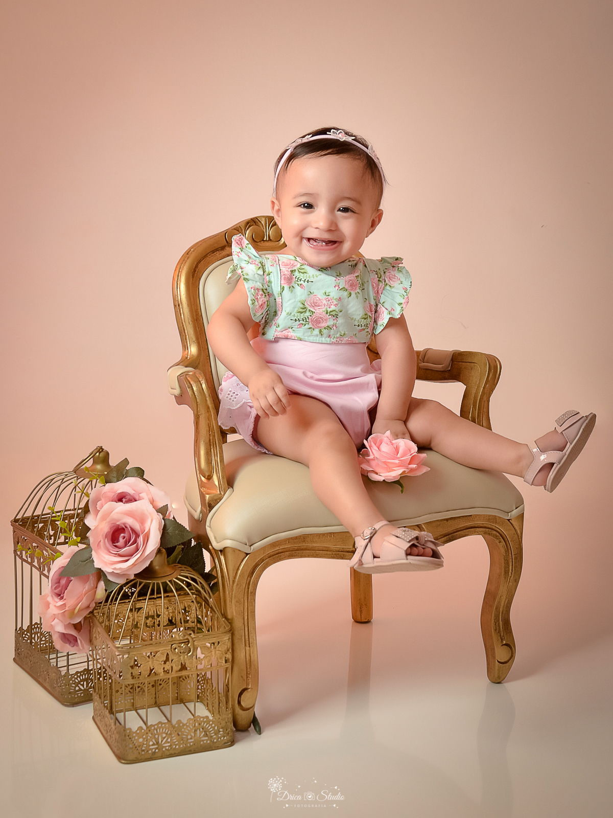 Smash de cake - aniversário - rosa - cenário - menina - princesa - jardim - flores - meu mundo rosa - 1 ano - meu primeiro aninho - banho - banheira - Xinguara - Drica studio - fotografia - Pará