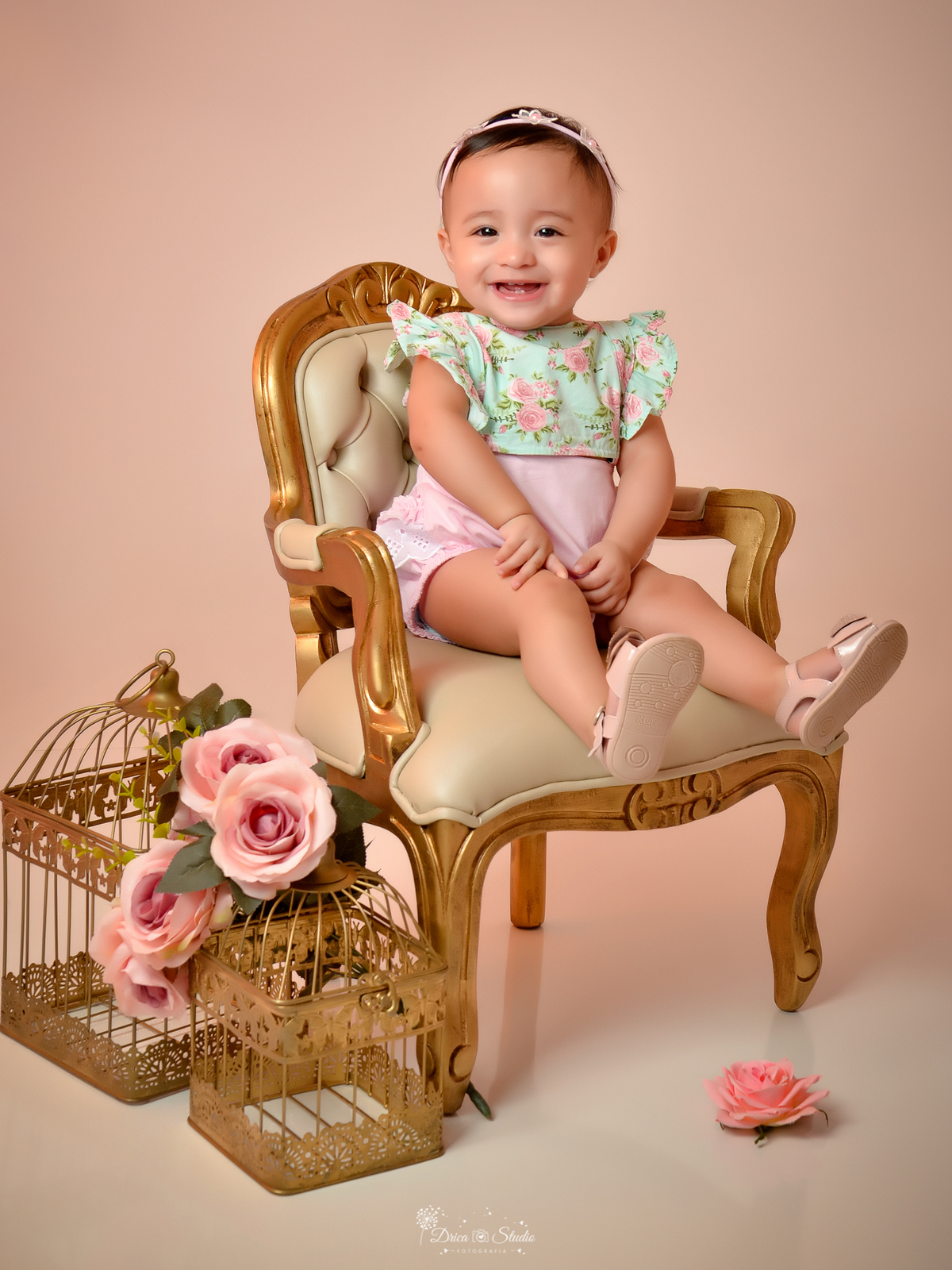 Smash de cake - aniversário - rosa - cenário - menina - princesa - jardim - flores - meu mundo rosa - 1 ano - meu primeiro aninho - banho - banheira - Xinguara - Drica studio - fotografia - Pará