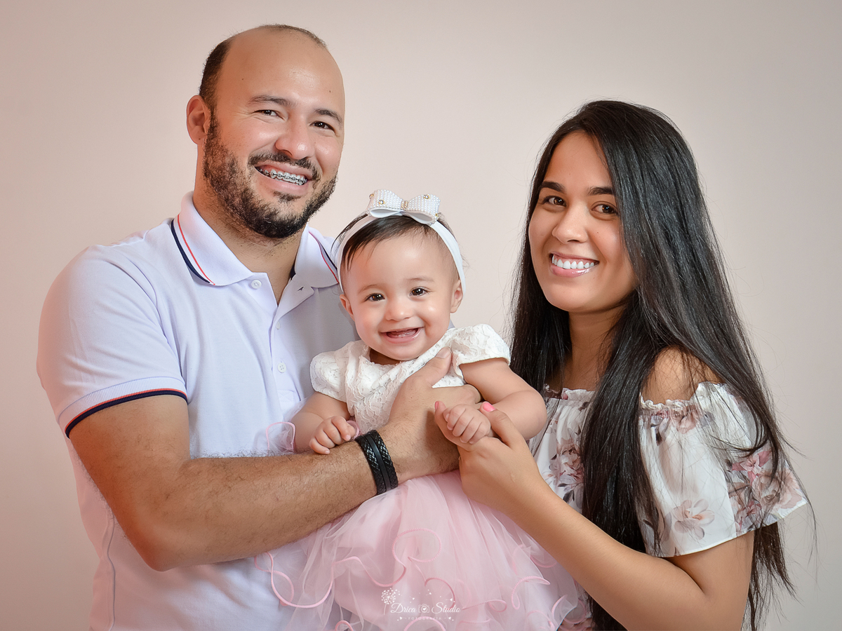 família - Smash de cake - aniversário - rosa - cenário - menina - princesa - jardim - flores - meu mundo rosa - 1 ano - meu primeiro aninho - banho - banheira - Xinguara - Drica studio - fotografia - Pará
