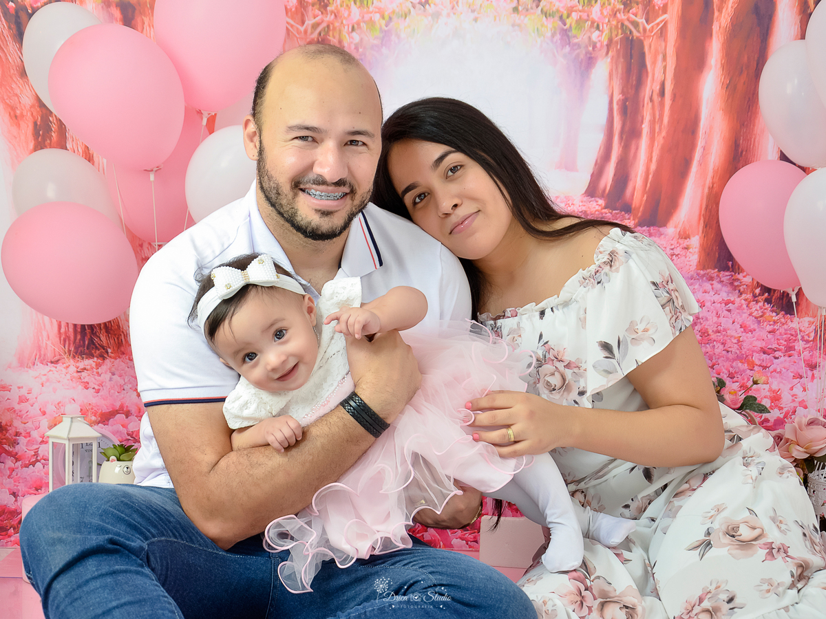 família - Smash de cake - aniversário - rosa - cenário - menina - princesa - jardim - flores - meu mundo rosa - 1 ano - meu primeiro aninho - banho - banheira - Xinguara - Drica studio - fotografia - Pará